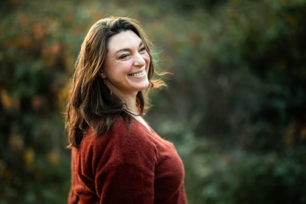 portrait souriant Nicole Gevrey Coach somatique énergétique